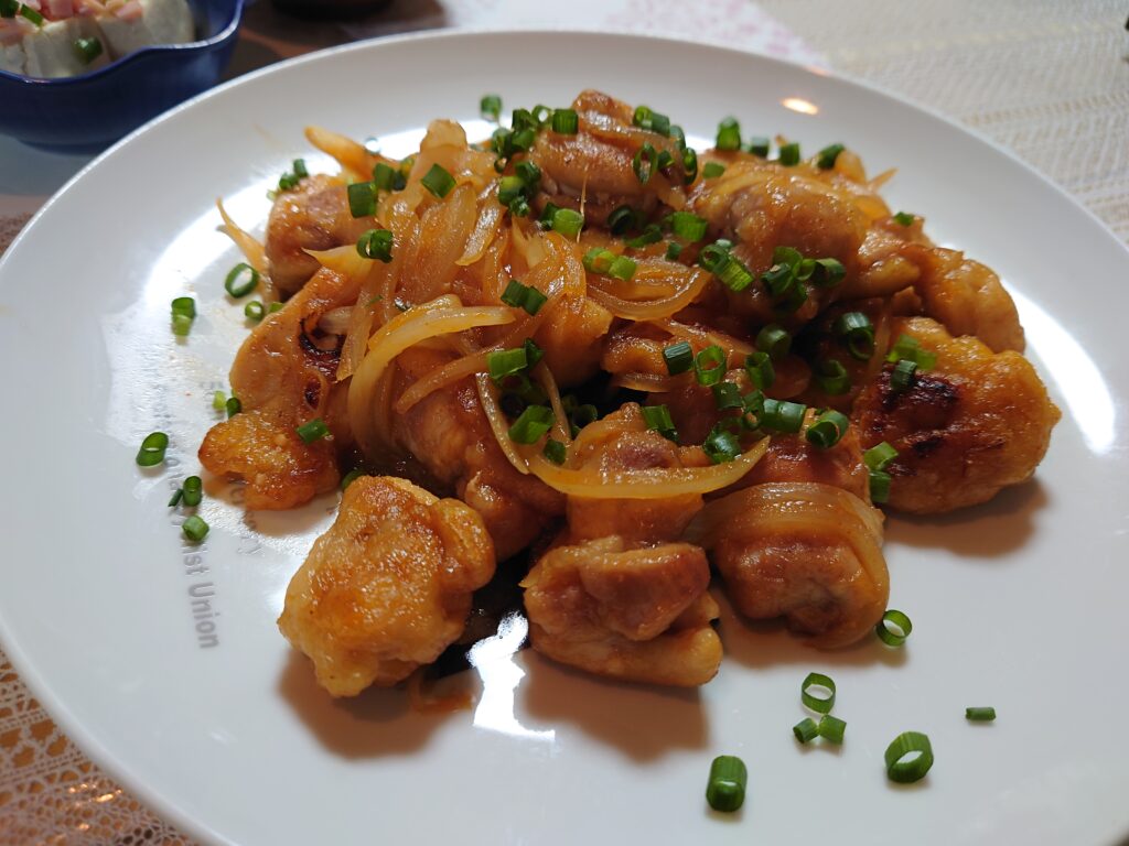 鶏もも肉と玉ねぎのコチュジャン炒め