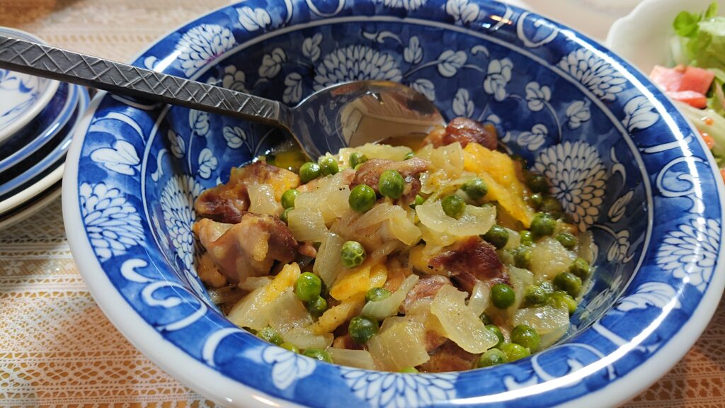 鶏もも肉と玉ねぎとグリーンピースのさっと煮