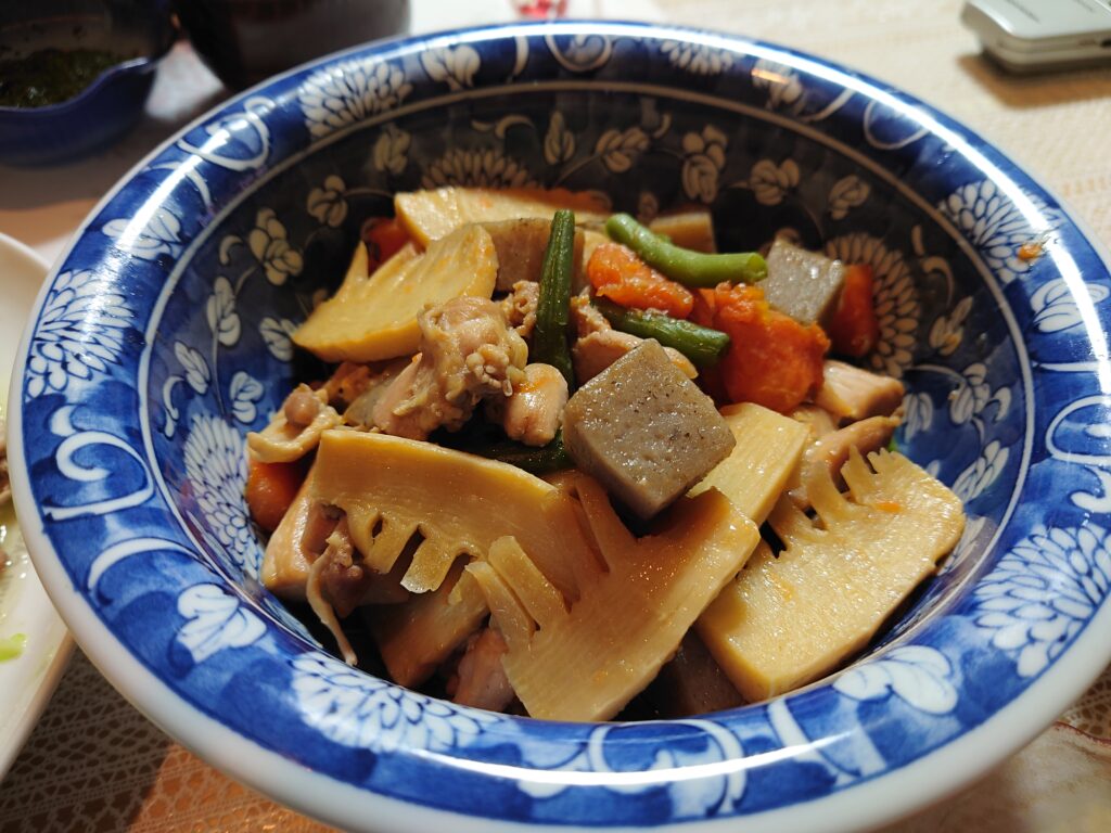 鶏肉と竹の子とコンニャクの煮物